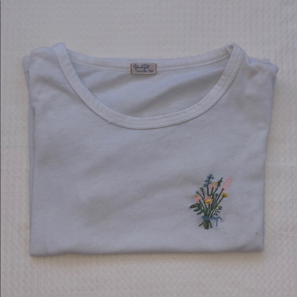 Brandy Melville Flower Tee!!! - Picture 2 of 5